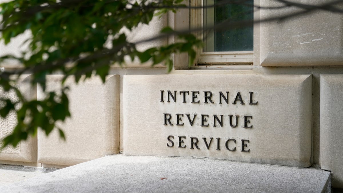 This year's tax filing season will begin on Jan. 24, 17 days earlier than last year, the Internal Revenue Service announced.