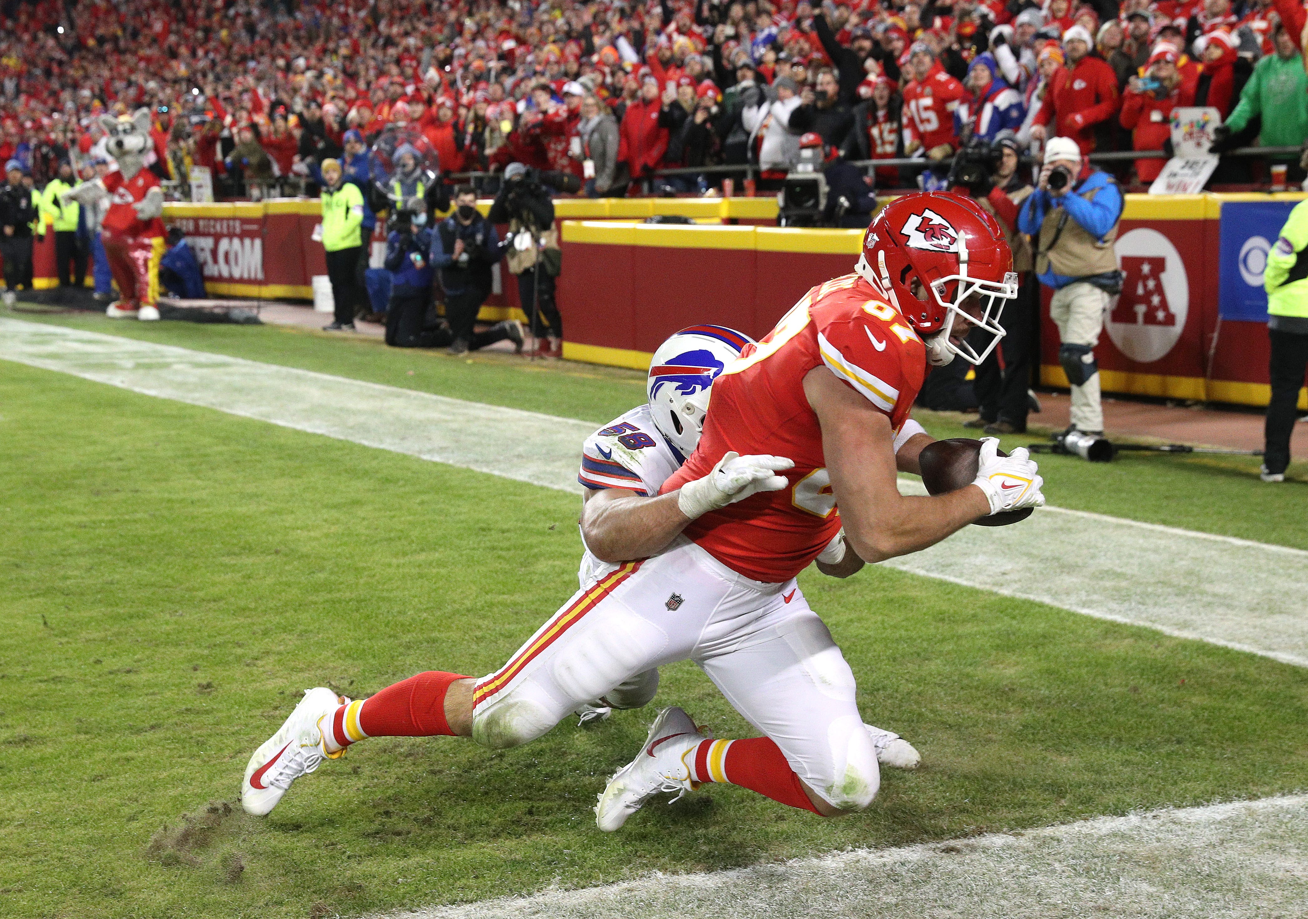 Chiefs tight end Travis Kelce won the touchdown reception with Bills linebacker Matt Milano. The Chiefs overtime defeated Bills 42-36 to advance to the AFC Championship Game with Bengals. 