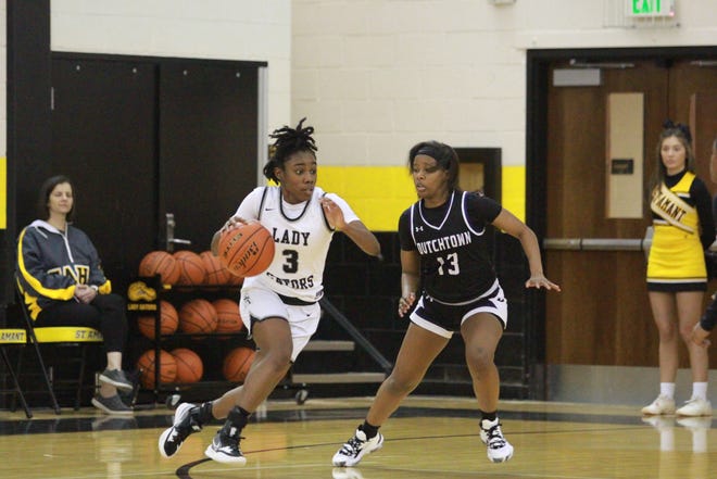 St. Amant guard Amiyah Barrow scored 21 points in the Lady Gators’ 59-41 win over Dutchtown.