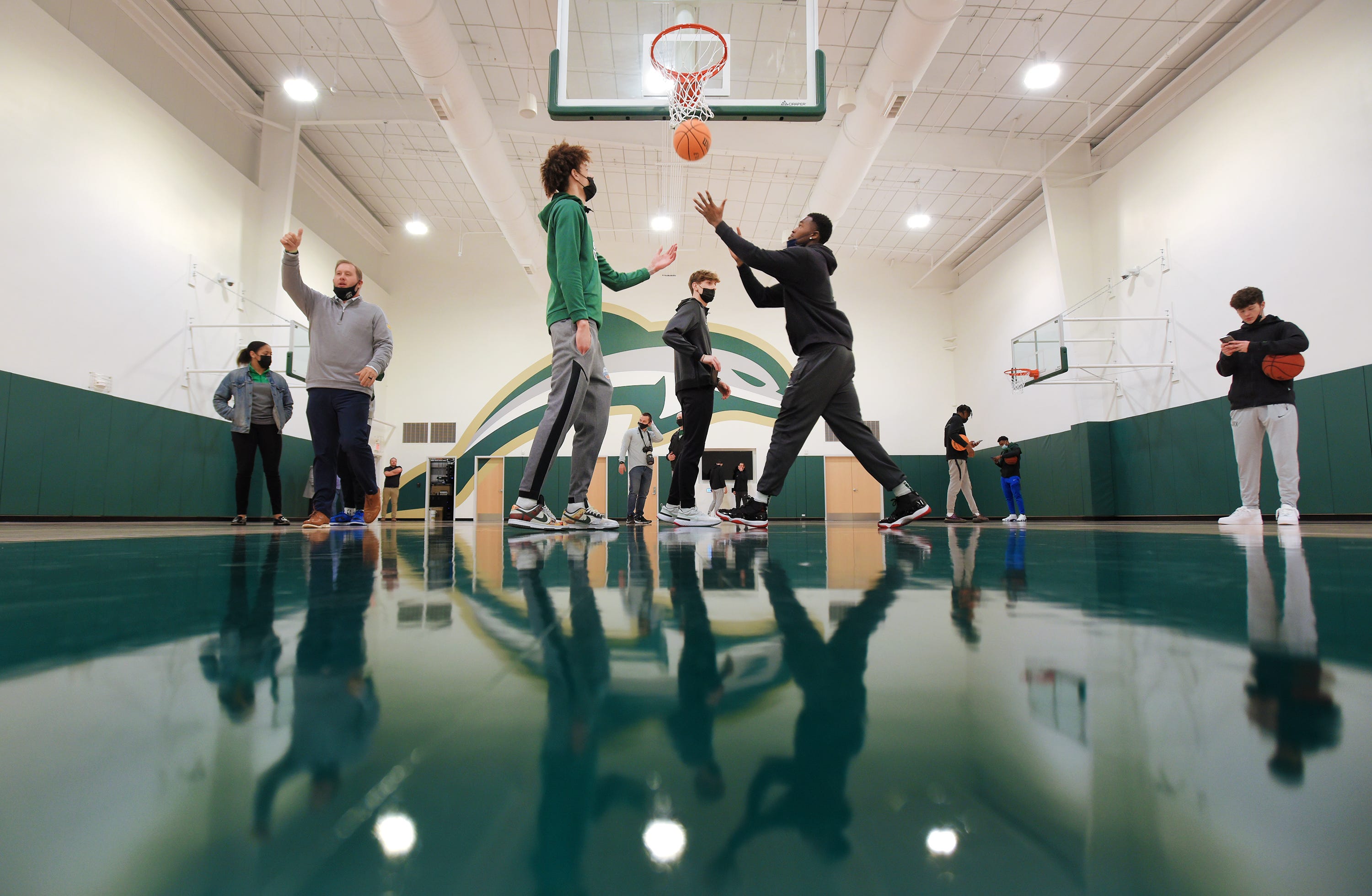 Jordan Mincy signs Jacksonville University basketball contract through