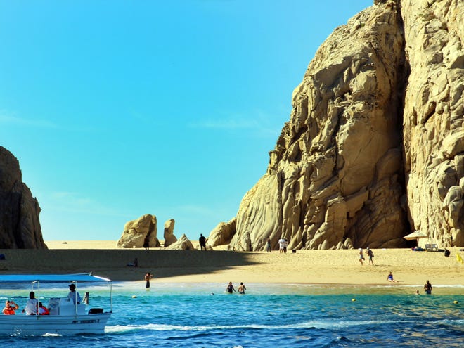 Lover's Beach es una de las muchas hermosas playas de Cabo San Lucas.