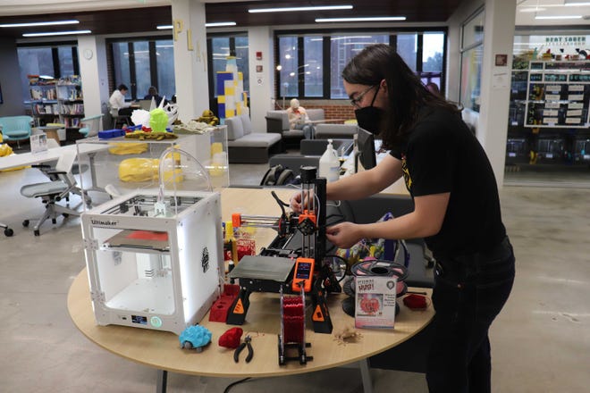 Fablab intern Jackson Anderson demonstrating the work of The Innovation Hub's 3D printer