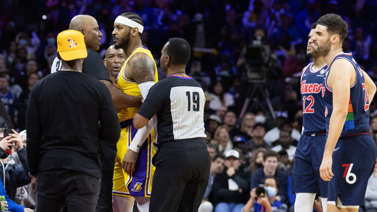 Los Angeles Lakers forward Carmelo Anthony confronts a fan during the fourth quarter of the game against the Philadelphia 76ers.
