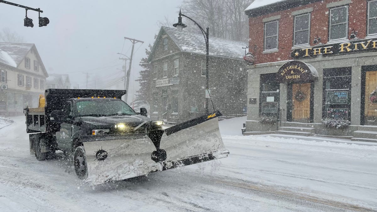 NH seeks more snow plow drivers. Will raises be enough to attract them?