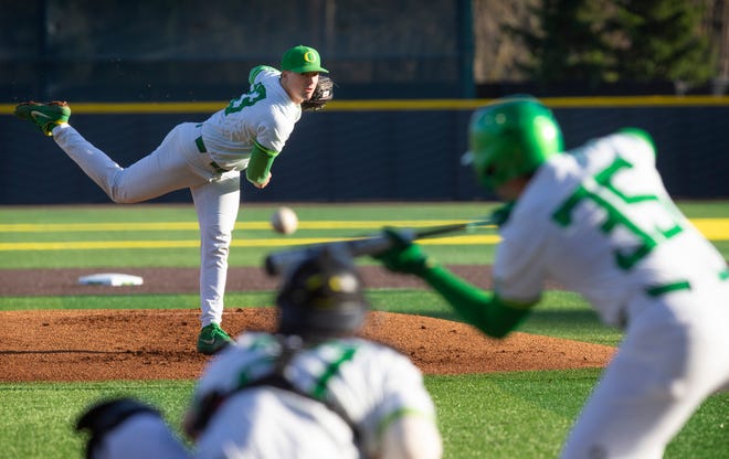 Oregon pitcher Andrew Mosiello, left, throw against Anthony Hall during an inter squad practice.