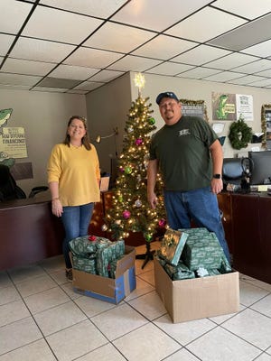 Tri County Metals employees Woodie Williams, TCM location manager for Ocala, and Kimberly Muse, administrative assistant from the 5th Judicial Circuit, Marion County.