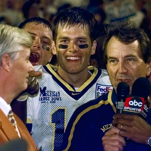 Tom Brady, center, and Michigan coach Lloyd Carr, 