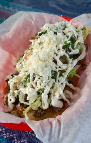 La Cabana Mexican Kitchen sirve auténtica comida del sur de México hecha desde cero todos los días.  Está ubicado en 8710 Pensacola Blvd.