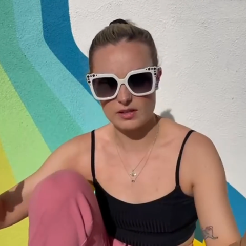 How this influencer travels while legally blind