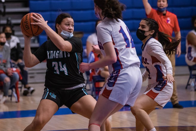 Caitlin Turnbow (34) looks to pass as the Las Cruces Bulldawgs face off agaisnt the Organ Mountain Knights at Las Cruces High School in Las Cruces on Tuesday, Feb. 1, 2022.
