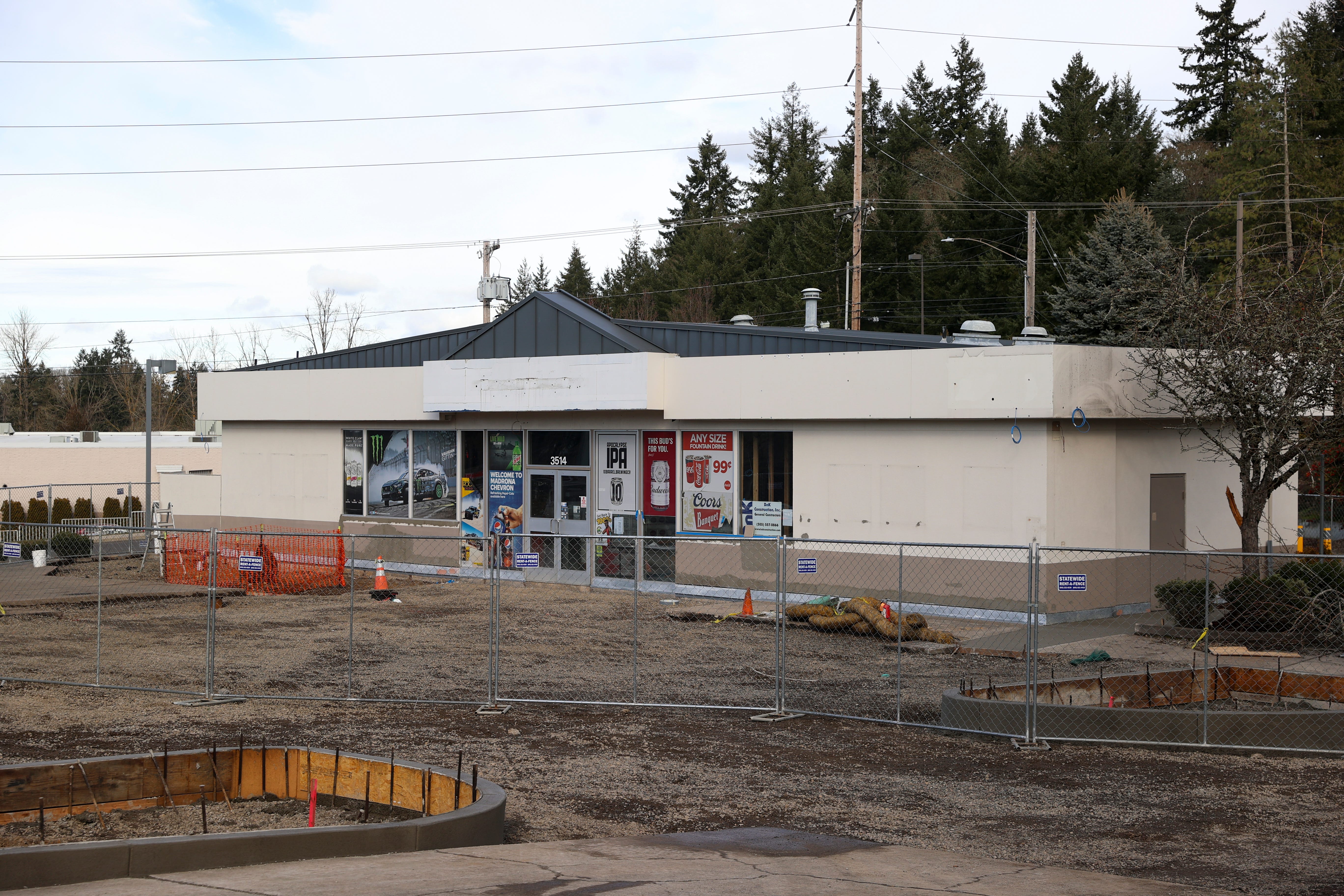 ¿Qué reemplazará a la gasolinera Chevron frente a Fred Meyer en Salem?
