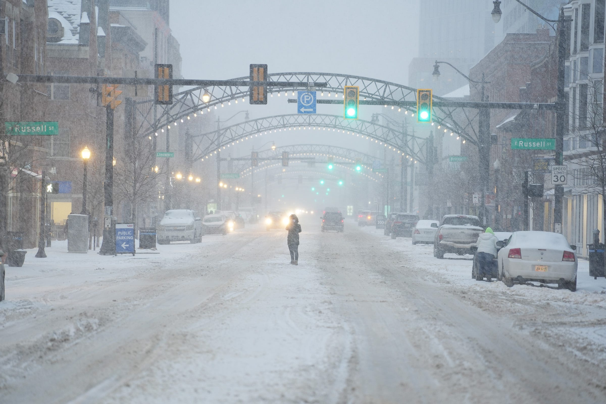 How many inches of snow have fallen in Greater Columbus due to storm?