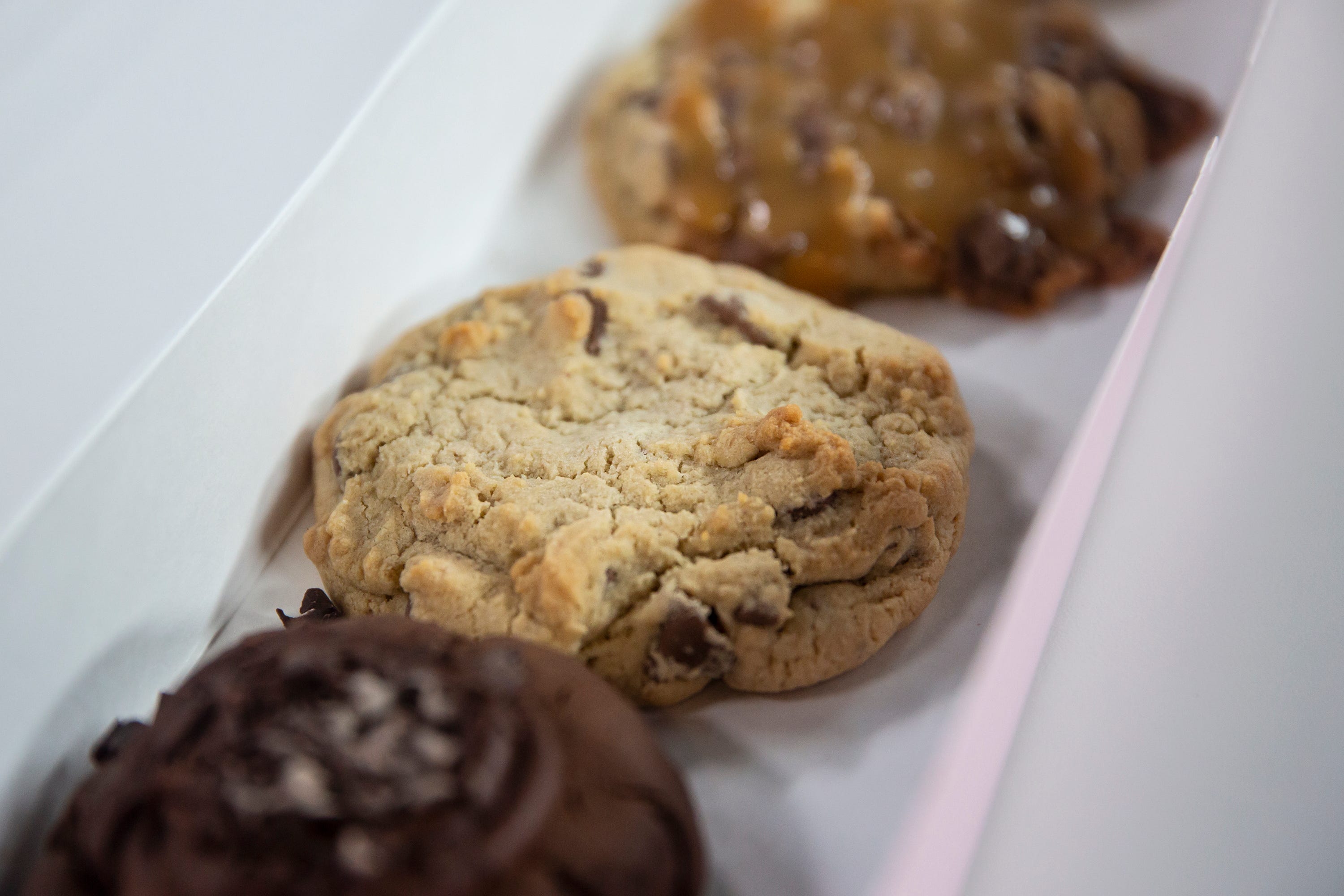 How are Crumbl Cookies? We reviewed 6 flavors from the Ankeny store