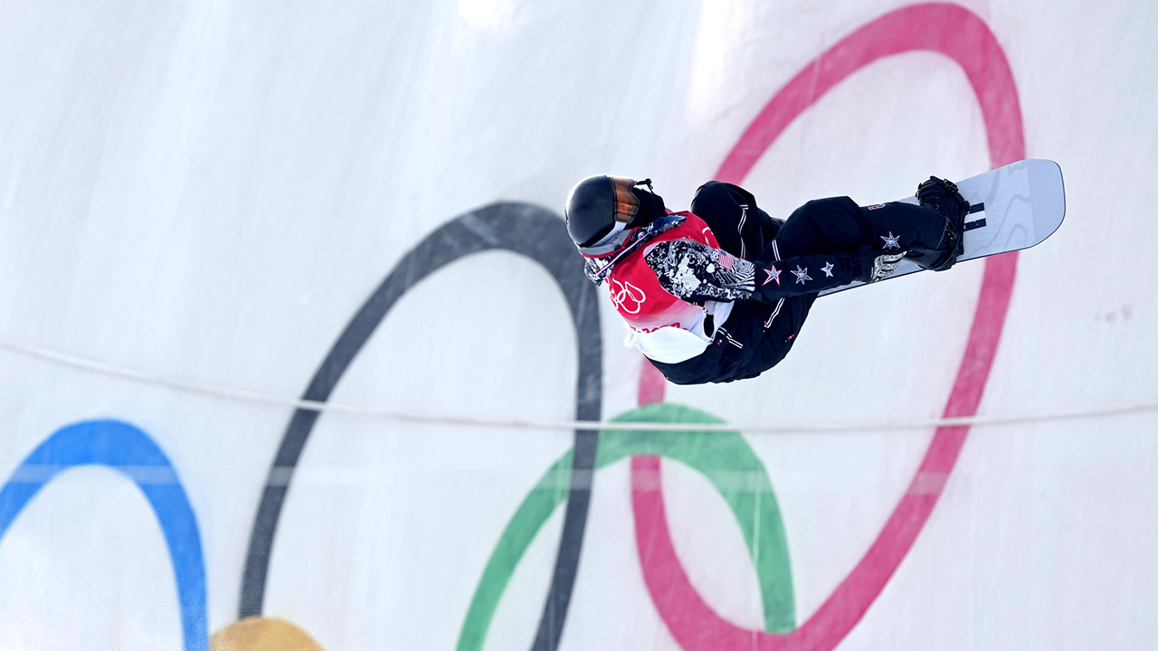 'I had to fight for it': Shaun White leads trio of Americans into halfpipe final at Beijing Olympics thumbnail