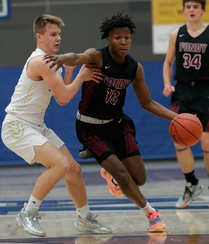 Fond du Lac senior guard Jamariea Dalton, shown in a February 2022 game, had 14 points in Friday's win over Neenah.