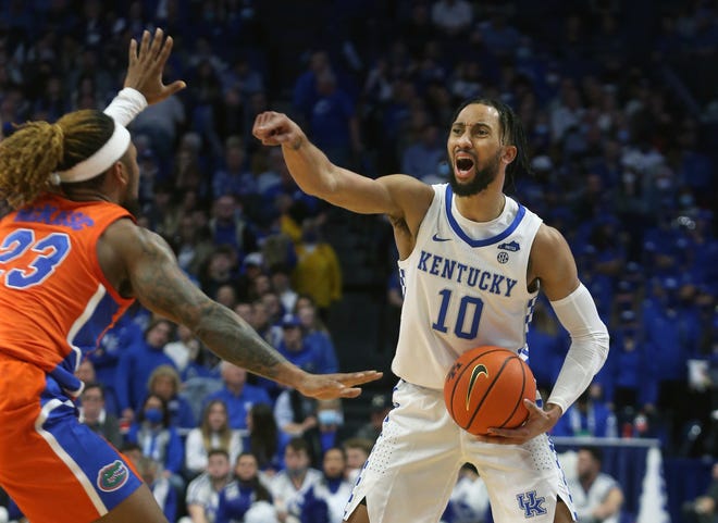 Kentucky's Davion Mintz shots a setup play against Florida's Brandon McKissic. Feb. 12, 2022