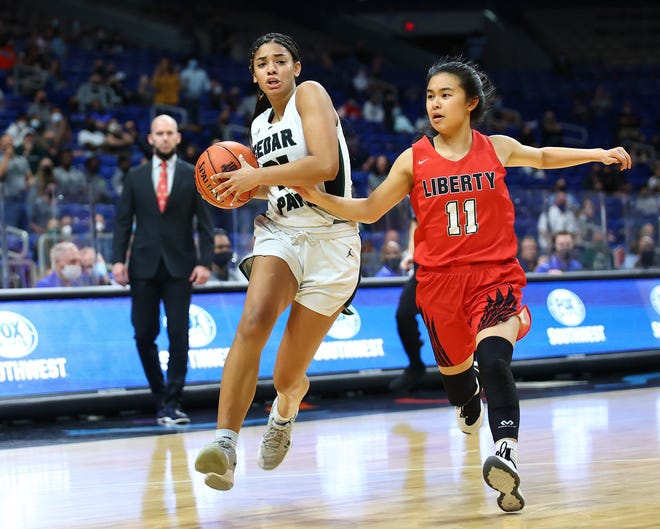 Cedar Park's Gisella Maul drives the lane during the 2021 Class 5A state championship game against Frisco Liberty. Cedar Park won 46-39, and the Timberwolves will begin defense of their title as the state playoffs start Monday.