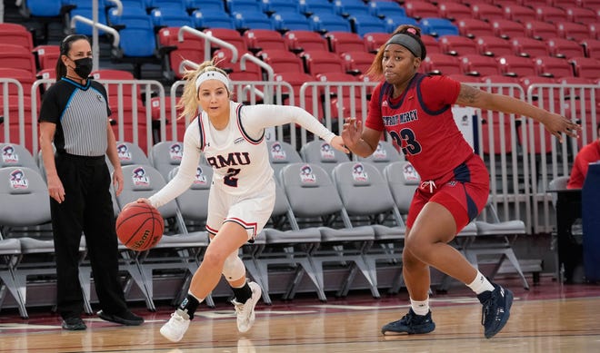 Robert Morris sophomore guard Mackenzie Amalia drives to the basket in the Colonials' 55-46 win over Detroit Mercy on Nov. 18, 2021.