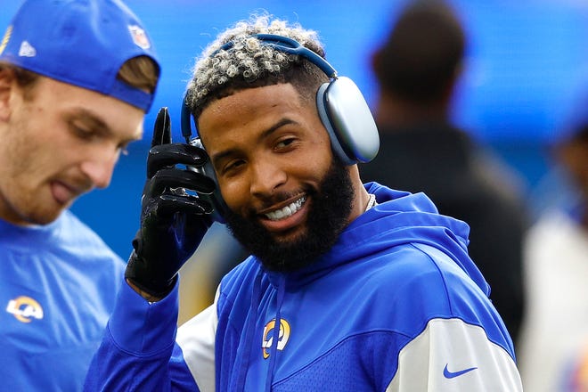 Odell Beckham Jr. #3 of the Los Angeles Rams warms up before the NFC Championship Game against the San Francisco 49ers at SoFi Stadium on January 30, 2022 in Inglewood, California.