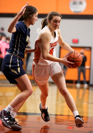 Silverton's Kirsten Kuenzi (4) moves to the basket against West Albany's Lily Ruiz (3) during the first half of the game at Silverton High School in Silverton, Ore. on Tuesday, Feb. 15, 2022.