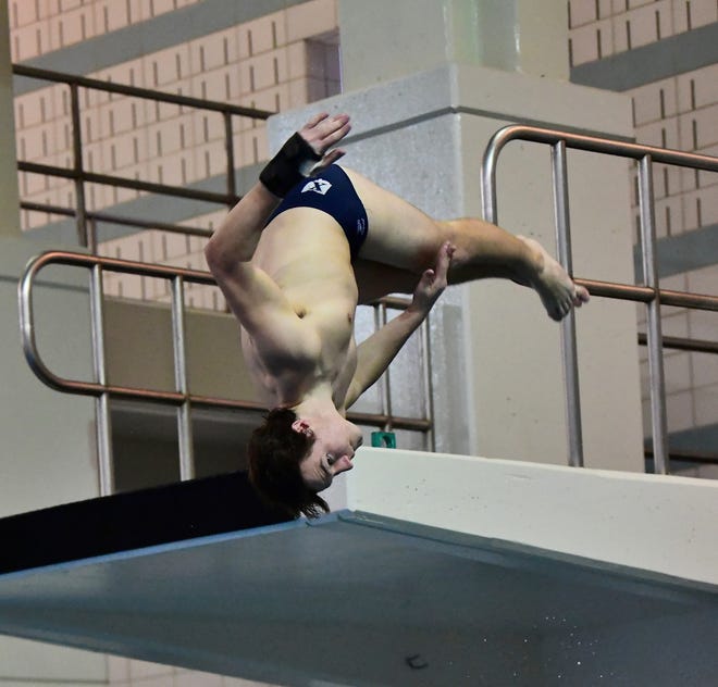 Gavin Hang was a junior in 2022 when he finished third overall in the one-meter dive at the 2022 state finals.