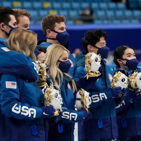 USA silver medalists celebrate during the victory 