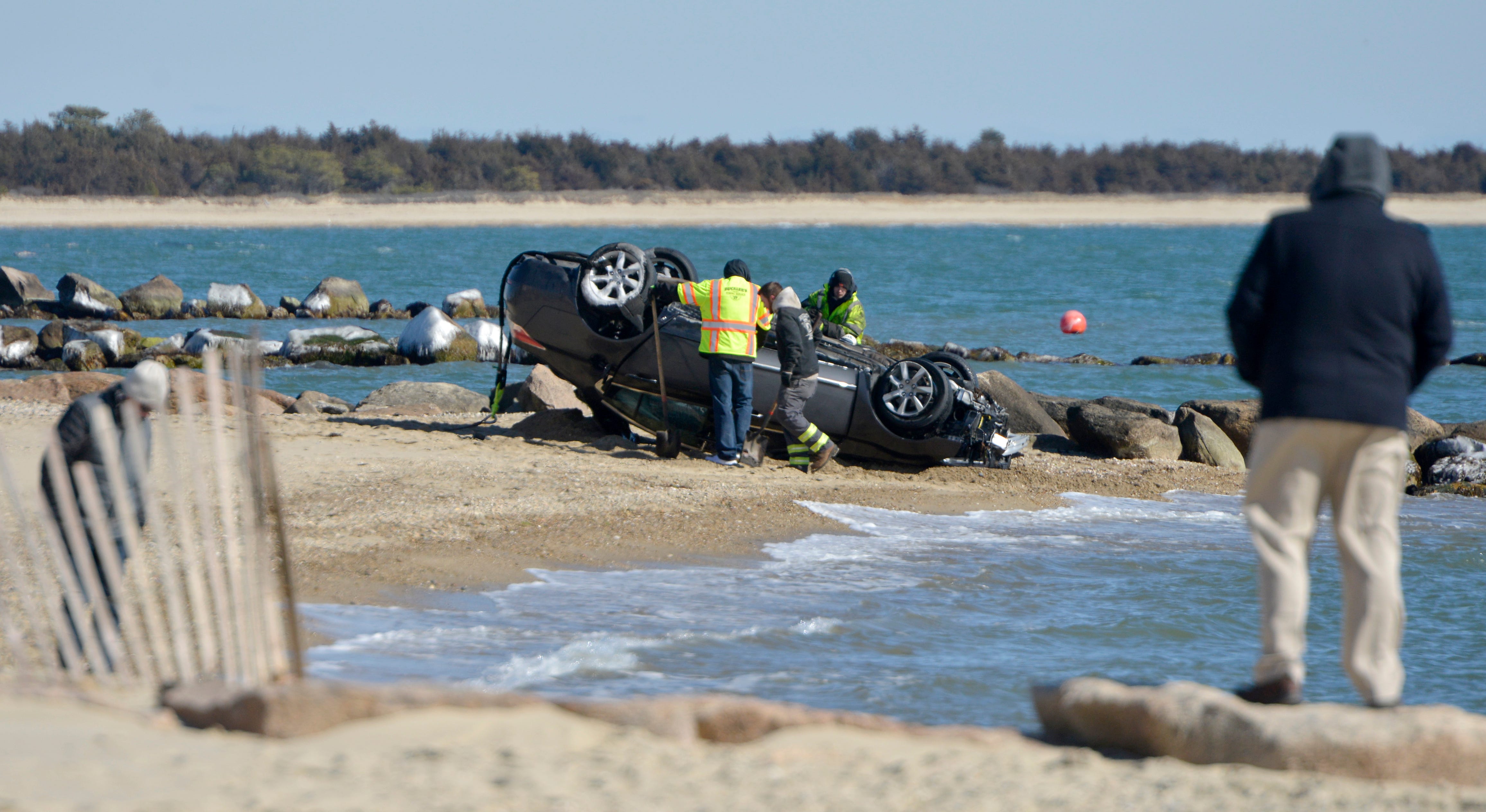 Body recovered from water after car crash off Central Ave. Falmouth MA