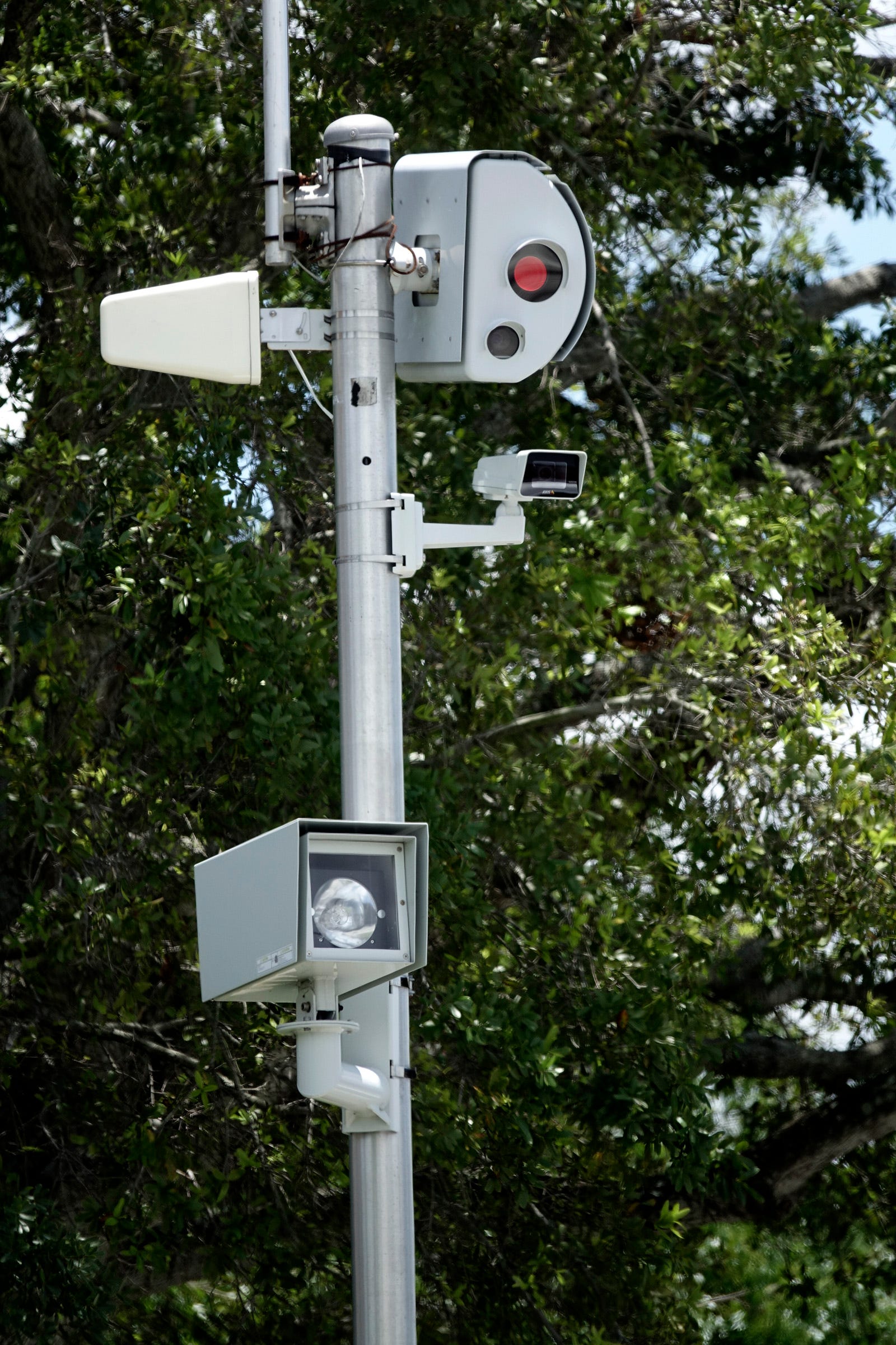 Michigan Senate OK's plan to red light cameras