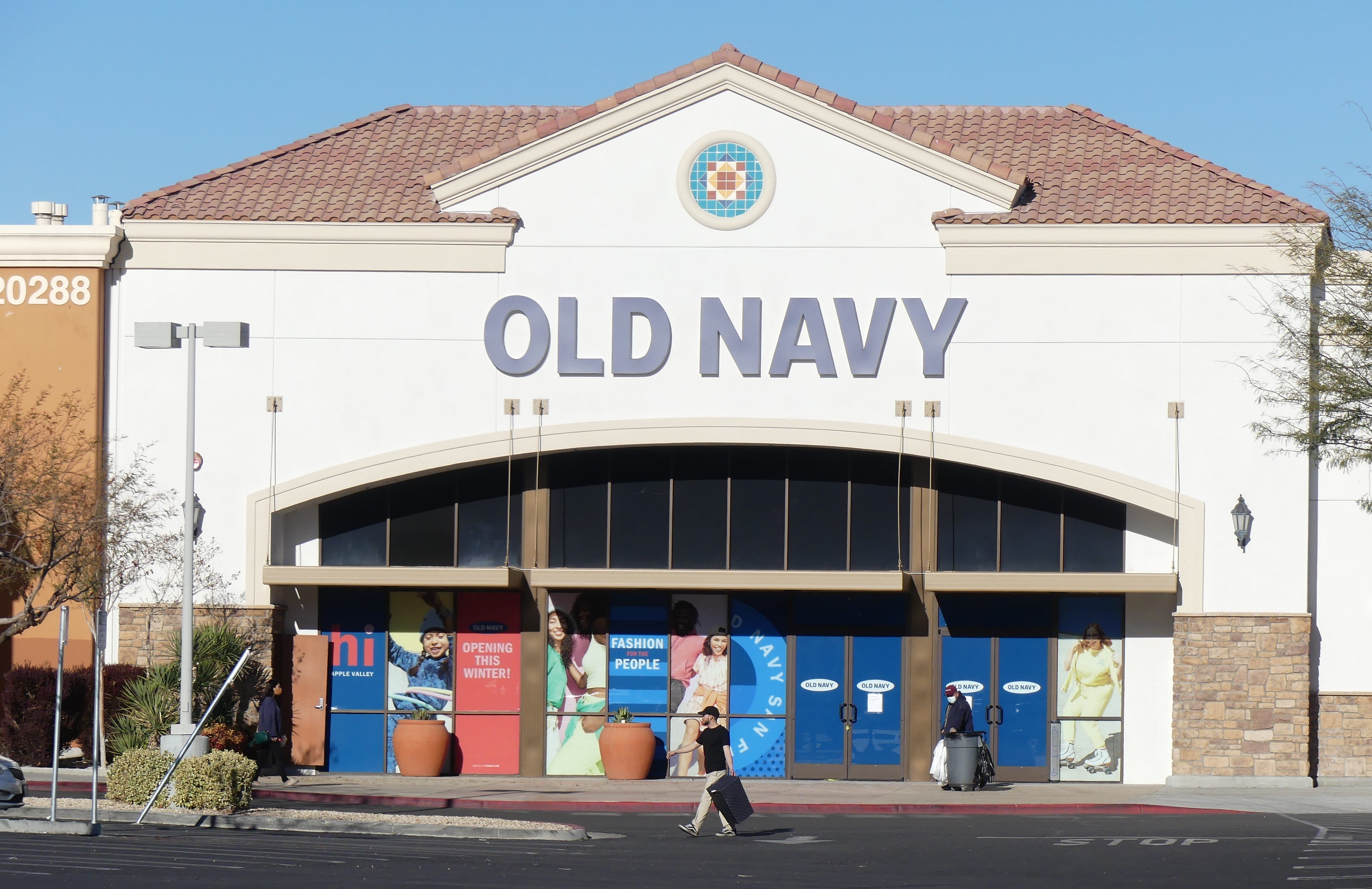 Old Navy clothing store to open this weekend in Apple Valley