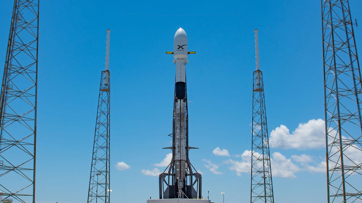 A SpaceX está reprogramando o lançamento do Falcon 9 do Cabo para quarta-feira à noite