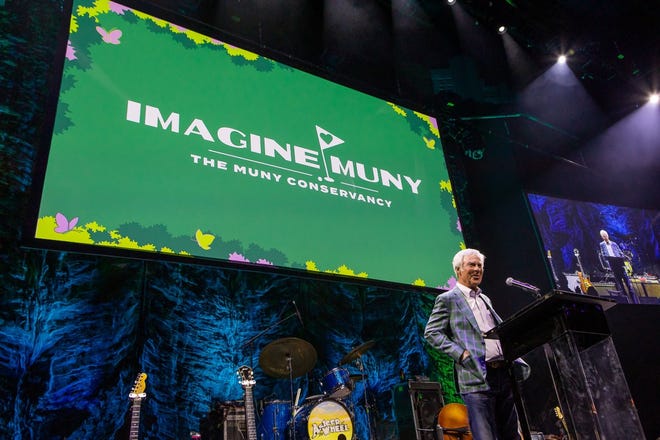 Ben Crenshaw presents to a packed house at the Imagine Muny gala at ACL Live's Moody Theater on Sunday night. The event netted around $800,000 for renovations at Lions Municipal Golf Course.