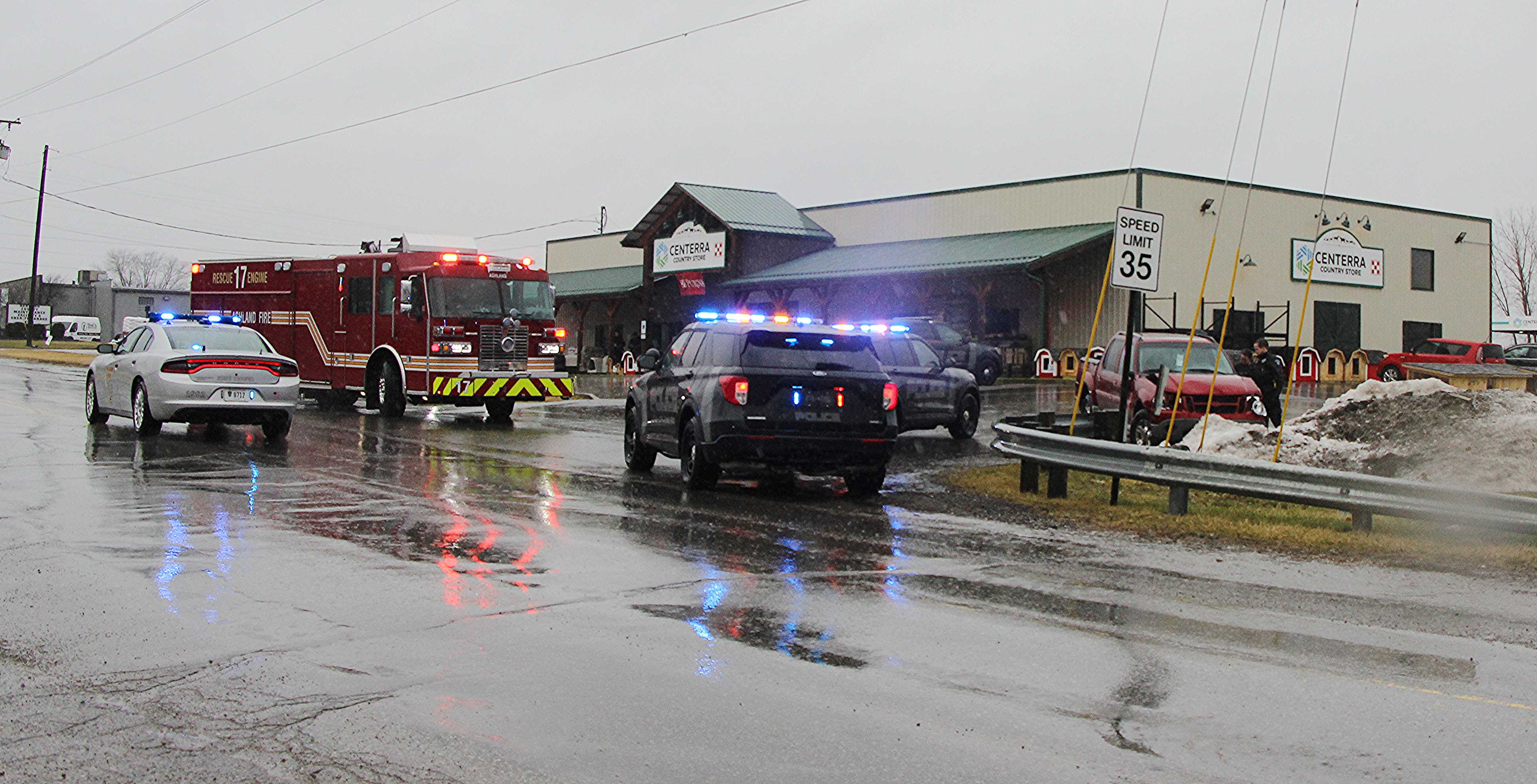 Ashland man dies after crashing into vehicles in Ashland parking lot