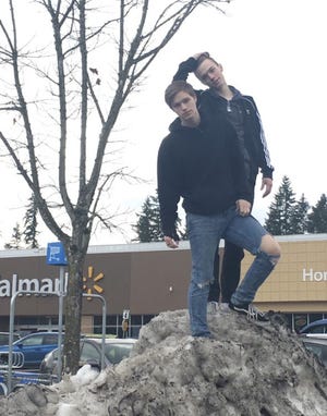 A photo of Andrew and Alexander Tennyson.