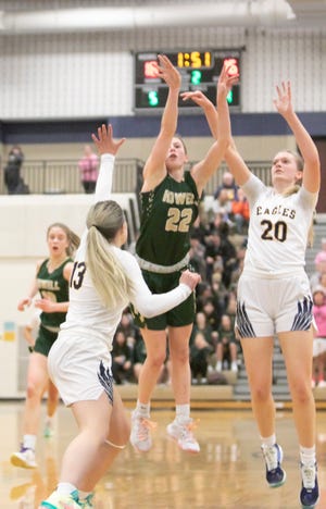 Howell, led by Maeve St. John (22), could meet Hartland for a fourth time this season in the district championship game on the Highlanders' court.