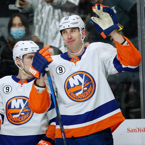 New York Islanders defenseman Zdeno Chara waves to