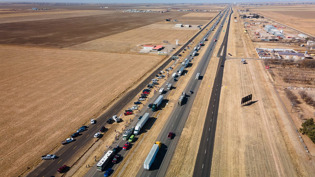 Amarillo crowd gathers to support Peoples Convoy of trucks