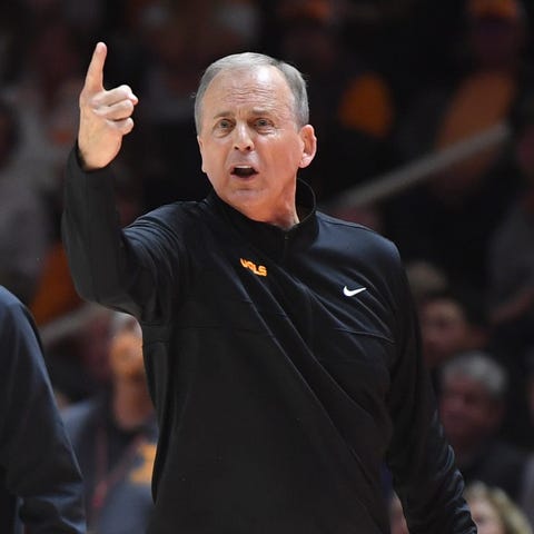 Tennessee head coach Rick Barnes yells to official