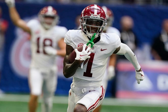 FILE - Alabama raider Jameson Williams (1) kills a touchdown against Miami during an NCAA football game on Saturday, September 4, 2021, in Atlanta.  On January 10, 2022, Alabama will play Georgia in a national college football championship match.  (AP Photo / John Bazemore, File)