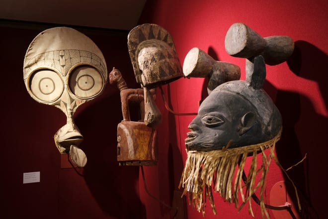 يعرض متحف Mabee-Gerrer للفنون العديد من الأقنعة من مجموعته African and Oceanic في 1 مارس 2022. يبلغ عمر متحف Shawnee أكثر من قرن وهو أحد أقدم المتاحف في أوكلاهوما.