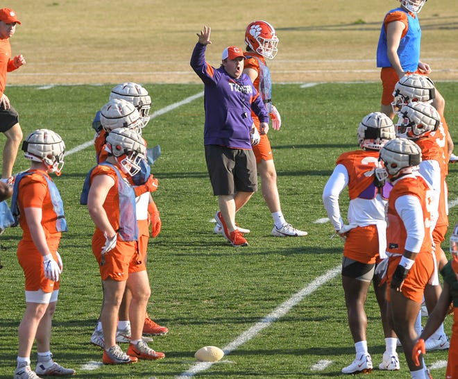 Clemson Defensive coordinator Wes Goodwin talks with players during Spring practice in Clemson, S.C. Wednesday, March 2, 2022. 