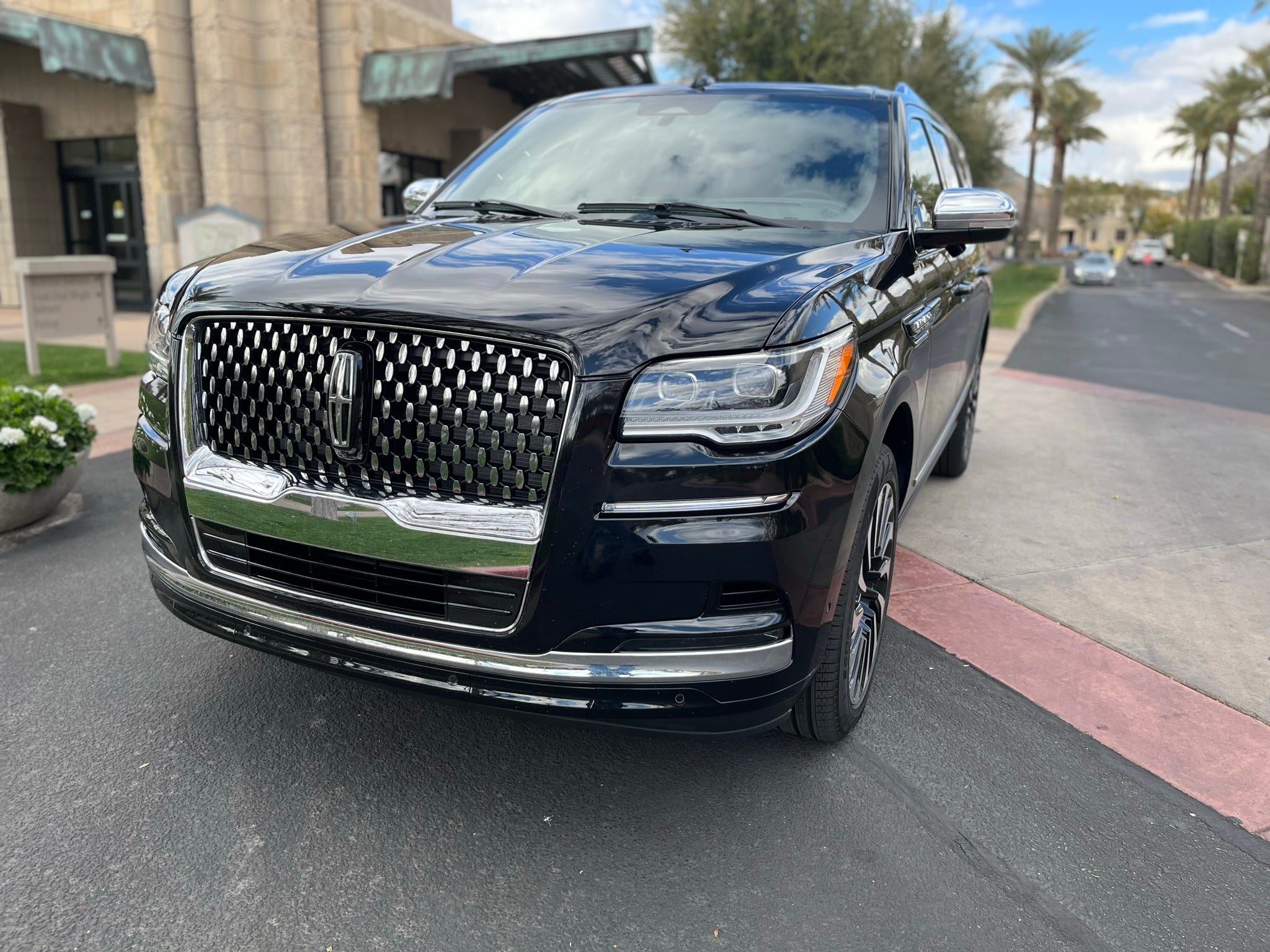 2022 Lincoln Navigator adds lavish interiors, hands-free driving