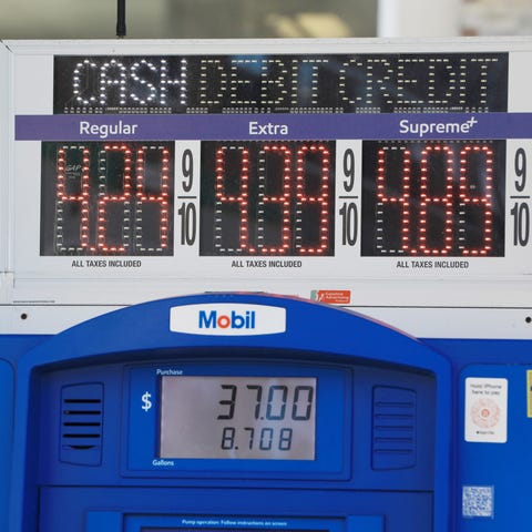 Gas prices at the Mobil gas station in Beacon on M