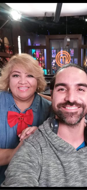 La ex Lulú Armendáriz, de El Paso, completa su roster de grupo compitiendo por MasterChef Latinos en Estrella TV Network.