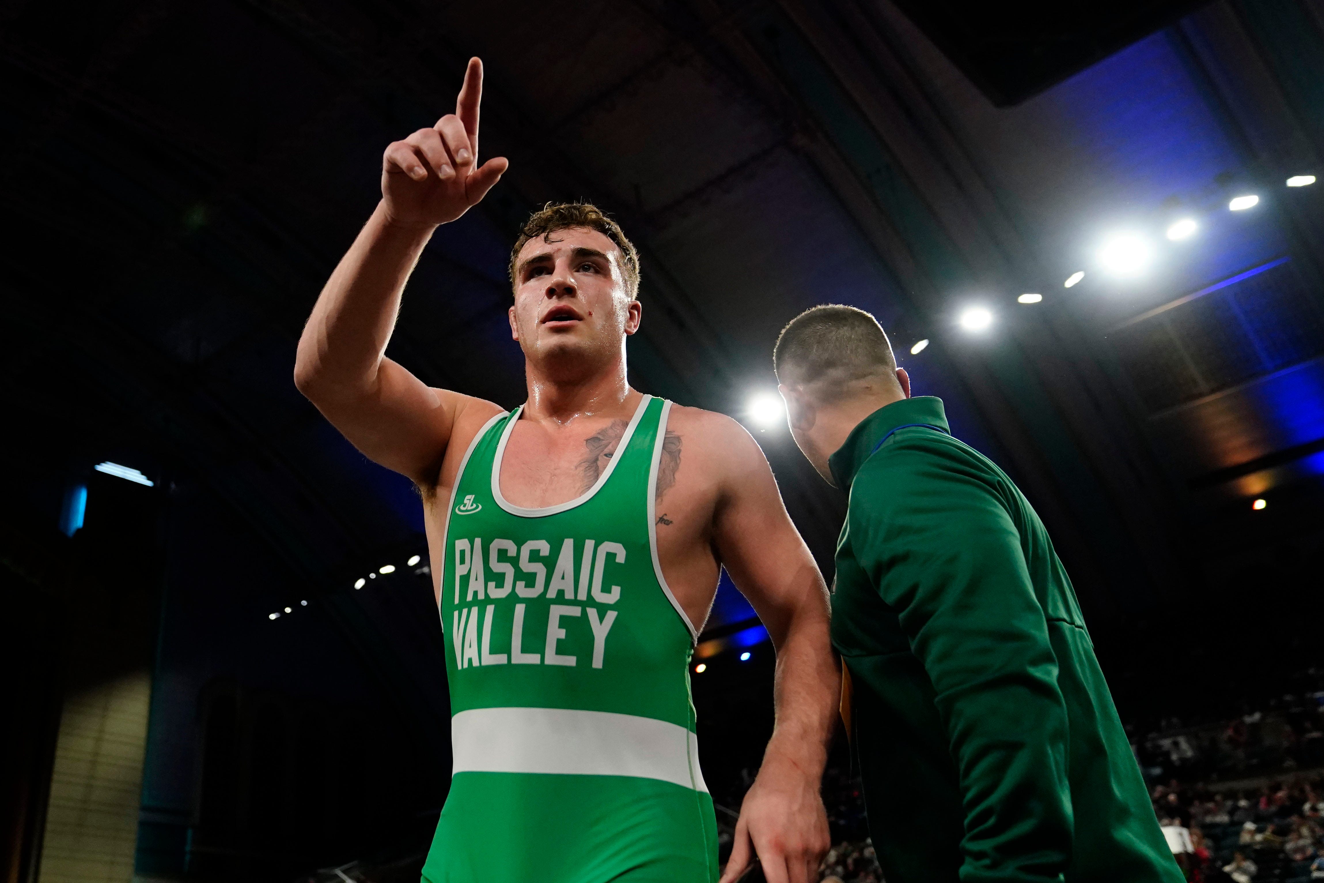 NJ state wrestling Live results from the HS championships