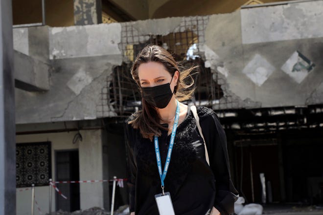Анджелина Джоли прибывает в Йемен 6 марта 2022 года, чтобы привлечь внимание к катастрофическим человеческим последствиям семилетнего конфликта.