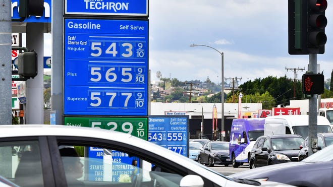 La taxe sur l’essence pourrait-elle être suspendue ?  Les politiciens demandent alors que les prix montent en flèche