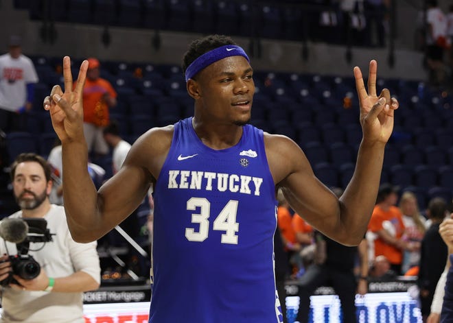 Kentucky forward Oscar Tshiebwe (34) celebrates after an NCAA college basketball game against Florida, Saturday, March 5, 2022, in Gainesville, Fla.