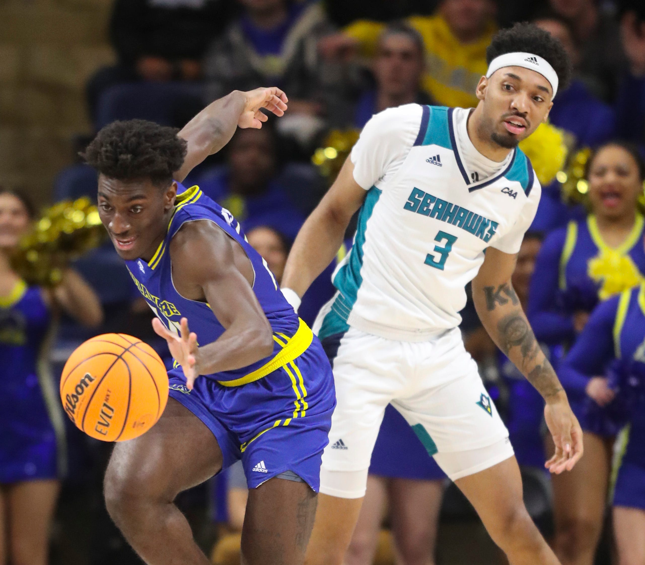 UNCW men's basketball can't hang on, loses to Delaware in CAA final
