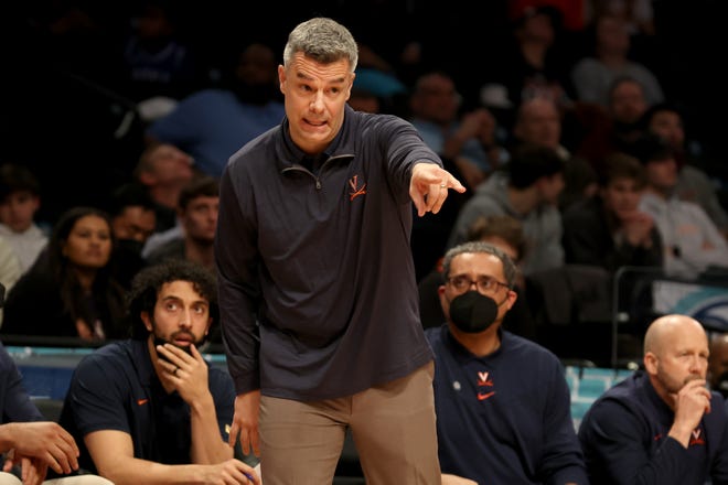 Virginia coach Tony Bennett makes a point during the Cavaliers’ victory against Louisville in the ACC Tournament on Wednesday night at Barclays Center.
