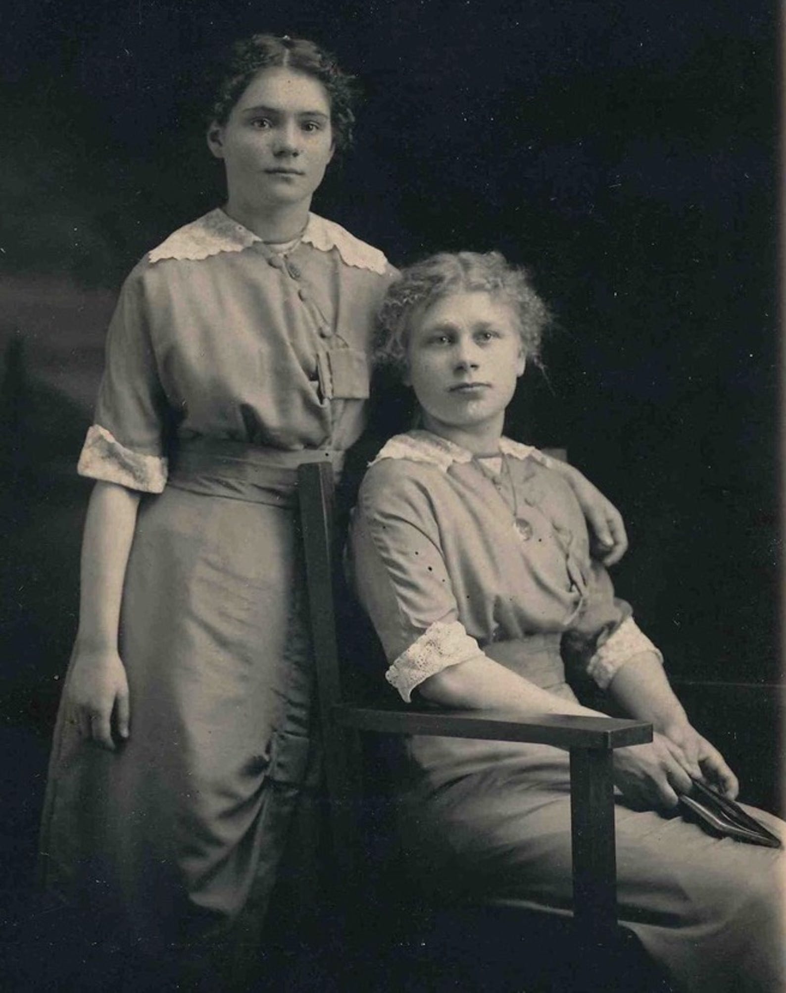 At 14, Theresa Koscielny, seated, found work in 1911 at the San Telmo cigar factory on Michigan Avenue. She is the author’s grandmother.